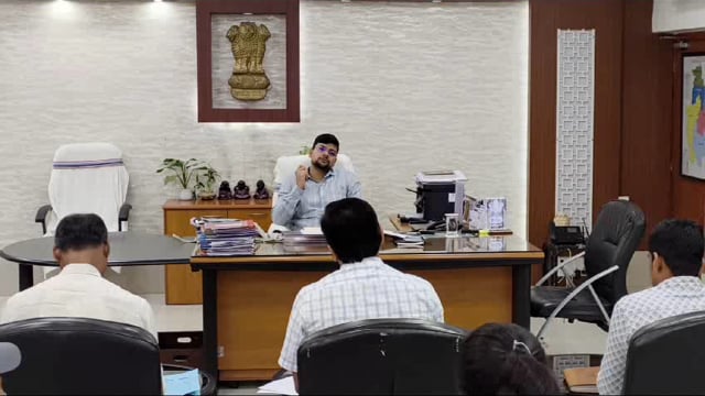 जिला पदाधिकारी ने पिछड़ा व अतिपिछड़ा वर्ग कल्याण विभाग के कार्यों की समीक्षा