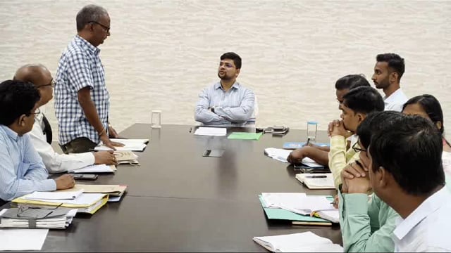 जिलाधिकारी ने नीति आयोग से संबंधित परियोजनाओं एवं संपूर्णता अभियान की समीक्षा