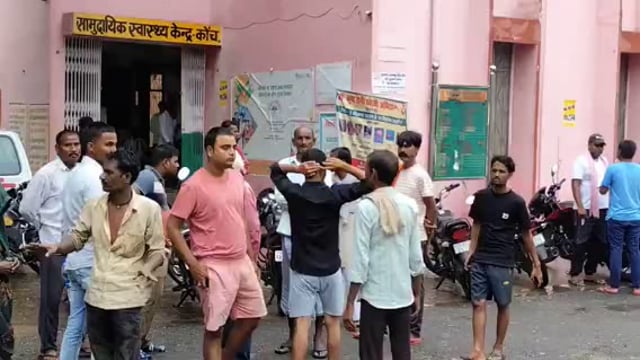 कोंच:बारिश से भर-भराकर कर गिरा  कच्चा मकान, मां-बेटे घायल,रिफर