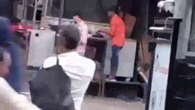 थूक लगाकर रोटिया सैकना यूवक को पड़ गया भारी! हुआ मुकदमा दर्ज!