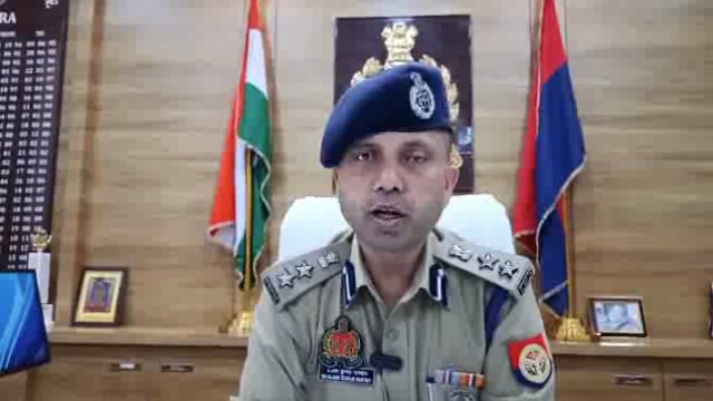 बरसाना में राधा जन्मोत्सव पर श्रद्धालुओं की सुरक्षा हेतु हवा में चलाई गई थी लाठियां एसएसपी मथुरा