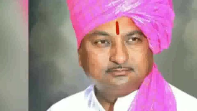 भैय्या एवढ्या वेळी थांबा; अण्णा समर्थकांचे सुहास बाबर यांना साकडे