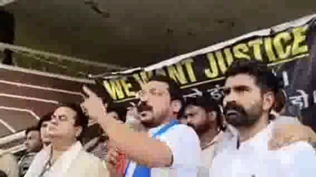 सोहलपुर वसीम के परिवार से मिलने पहुंचे नगीना सांसद चंद्रशेखर और उमेश कुमार! सी बी आई जांच की उठाई मांग!