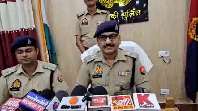 Barabanki. 12 karod ki Dhokhadhadi Karne Wale Panch abhiyukt girftar farji company Banakar lagbhag se lagbhag 12 karod ki Dhokhadhadi ki reach India company ke naam se Dhokhadhadi ki gai abhi to ke pass se diary computer mobile baramad Barabanki LIC Mod Ke Pass Ka Mamla