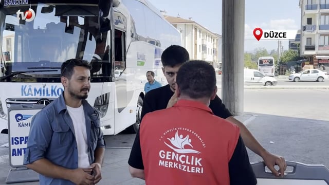 Üniversiteyi Yeni Kazanan Öğrenciler Otogarda Karşılandı