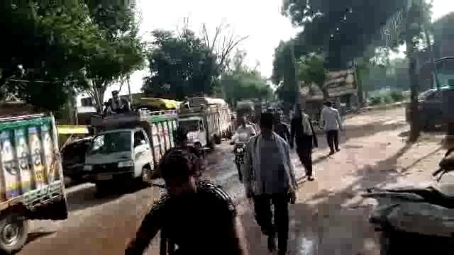 सोनई: पुलिस चौकी बिचपुरी पर लगा जाम: हर ओर वाहनों की लंबी कतारें 