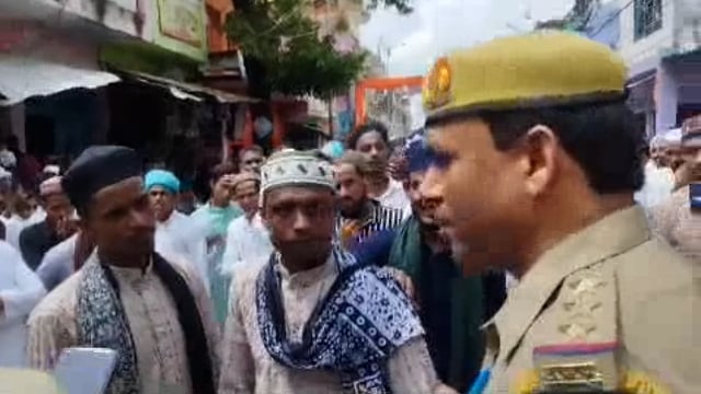 बलरामपुर के उतरौला में आरजकतत्वों ने माहौल बिगाड़ने का किया कोशिश देखें पूरी खबर।