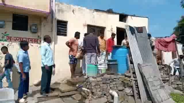 सोमनाथपुर येथे दारूबंदीसाठी महिला उतरल्या रस्त्यावर,दारूबंदी अधिकाऱ्यांने केली कारवाई