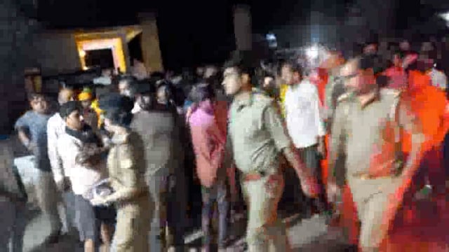 कन्नौज ,ठठिया निवासी युवक ने सोशल मीडिया पर की अभद्र टिप्पणी,हिंदू समाज के लोगो ने किया थाने में प्रदर्शन 