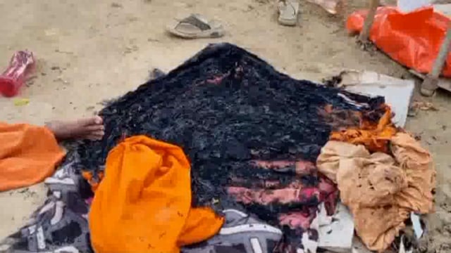 वृंदावन में एक महिला को झुग्गी झोपड़ी में जिंदा जलाने की कोशिश घायल अवस्था में आगरा किया रेफर