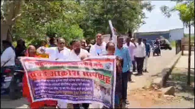 जय हिंद पब्लिक स्कुलची मान्यता रद्द करा,बहुजन विकास अभियानाचे उपजिल्हाधिकारी कार्यालयावर आक्रोश सत्याग्रह