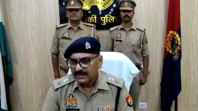 Barabanki police Ne jevrat Raat Ki jhuthi khabar mein पति-पत्नी Uske bete ko girftar Kiya jevrat Chori wala Sara Saman prapt Kiya Gaya Jiske sambandh Mein Apar police adhikshak Akhilesh Narayan Ji ki bite