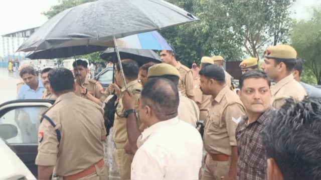 लोकल इंटेलीजेंस यूनिट के दो कर्मियों पर लोगों ने किया हमला 6 लोगों को लिया हिरासत में 