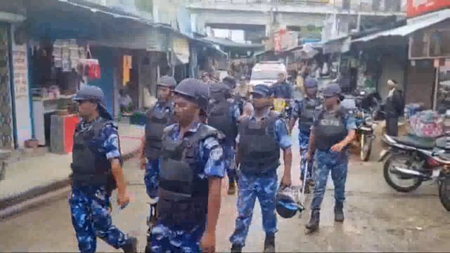 लक्सर (R A F) रैपिड एक्शन फोर्स ने पुलिस टीम के साथ मिलकर शांति व्यवस्था के लिए निकाला फ्लैग मार्च!