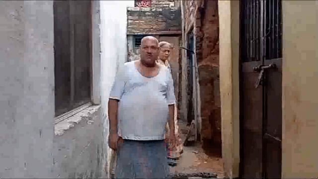 धशक रहा है मथुरा का सरवन पुरा मोहल्ला कई मकानों में आया फटाव