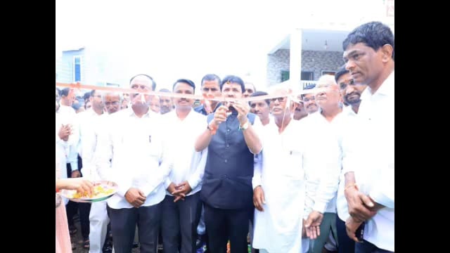 नामदार संजय बनसोडे यांच्या हस्ते ज्ञान वर्धनी इंग्लिश स्कुलच्या इमारतीचे उद्घाटन