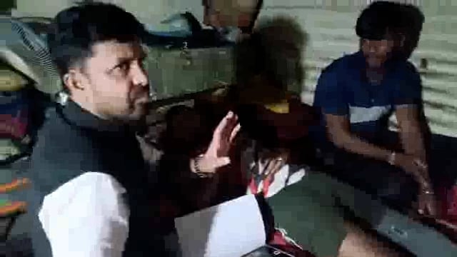 बौद्ध विहारावरून पडून जखमी झालेल्या युवकांची मंत्री संजय बनसोडे यांनी केली विचारपूस