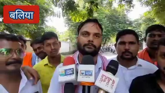 सुखपुरा कस्बा स्तिथ नवनिर्मित CHCको चालू कराने की मांग को लेकर लोगों ने डीएम को सौंपा पत्रक