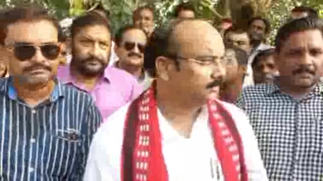 सांसद ने रामगंगा के कोलाघाट पुल पर पहुंच कर जांच कर रहे इंजीनियरों से बात कर बताया 20 से 25 दिन में चार पहिया वाहन चालू 