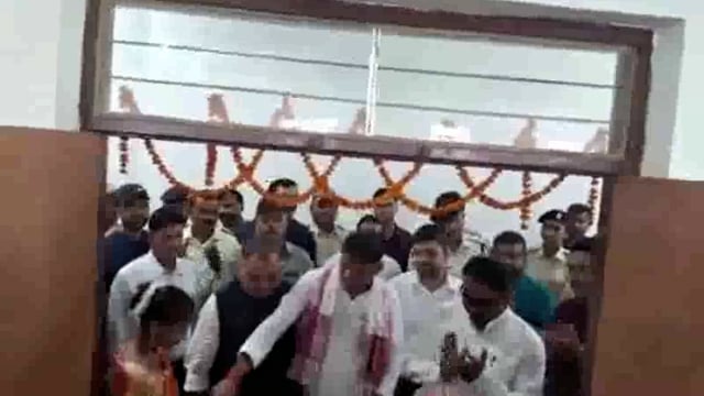 राज्य स्तरीय कराटे अंडर 17 (बालक) विद्यालय खेल प्रतियोगिता कार्यक्रम डीएम व खेल मंत्री ने संयुक्त रूप में दीप जलाकर 