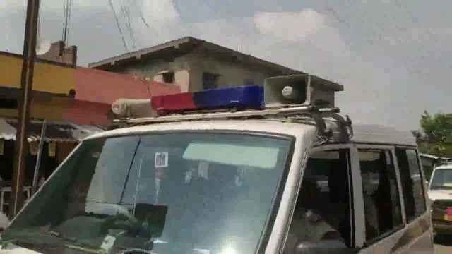 प्रशासन में 24 घंटे के अंदर सड़क पर किए गए अतिक्रमण को हटाने का दिया निर्देश 