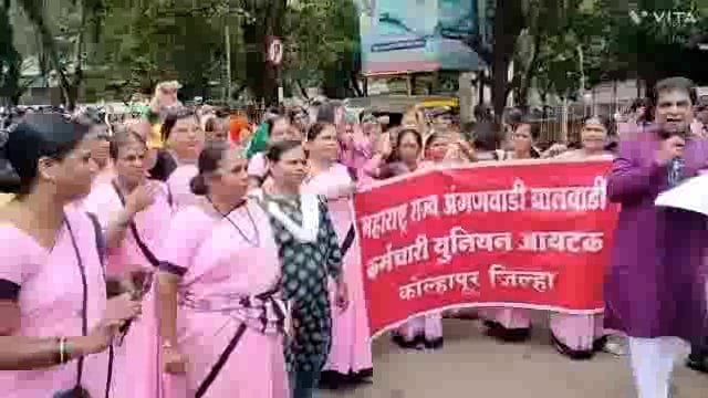आज कोल्हापूर मध्ये अंगणवाडी, मदतनीस यांचा मध्यवर्ती ठिकाणी रास्ता रोको आंदोलन करण्यात आले.