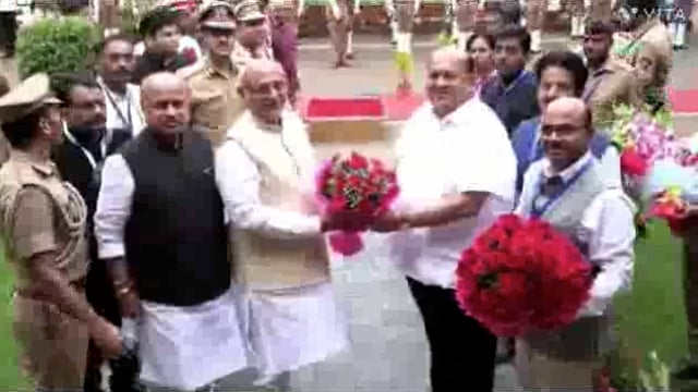 कोल्हापूर मध्ये राज्यपाल सी.पी राधाकृष्णन यांनी सर्किट हाऊस या ठिकाणी विविध क्षेत्रातील मान्यवरांशी संवाद साधला