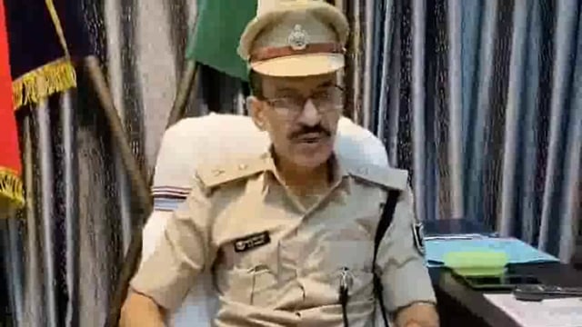 Patna.. police ka khulasa railway station se mobile chori Bangal ke Raste Bangladesh bhejna bhejne Wale Ko dharaya hajar rupaye dekar Choron ko Naukari per Rakhta tha giro ka sargana