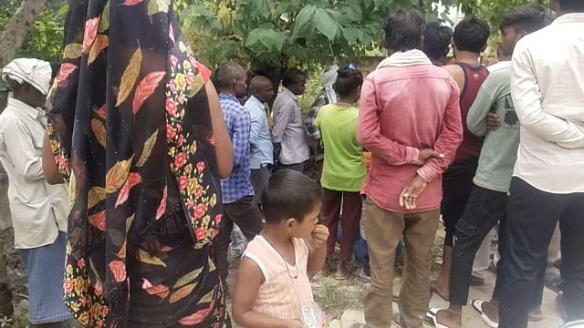 बाघराय थाने के कर्माजीत पट्टी में ग्रामीणों को दिखाई जमीन घर के सामने की वैनामा किया नदी में जिससे ग्रामीणों में आक्रोश,