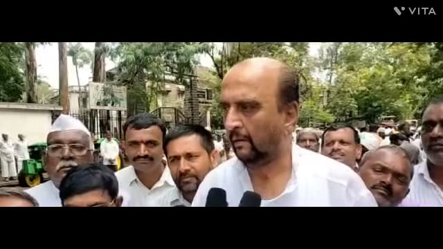 महाराष्ट्र राज्य इरिगेशन फेडरेशन कोल्हापूर यांच्या वतीने मोफत विजेचा लाभ मिळावा तसेच सर्वच कृषी पंपधारकांची मागणी विजेची थकबाकी निरंक करण्यासाठी आंदोलन.