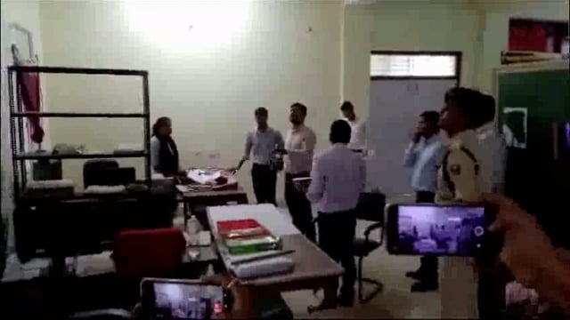 अचानक पहुंचे डीएम ने प्रखंड कार्यालय एवं अस्पताल की जांच; अधिकारियों में मचा हड़कंप 