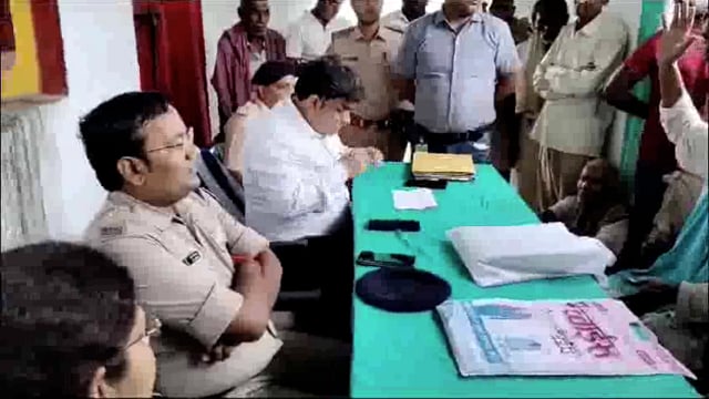 मठ की विवादित जमीन को लेकर अधिकारियों ने ग्रामीणों के साथ की बैठक; जल्द ही भूमि का होगा सत्यापन 