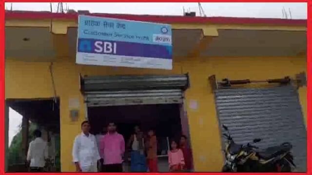 आनंदपुर थाना क्षेत्र में अज्ञात चोर ने बुधवार की रात  एसबीआई ब्रांच सीएसपी सहित पांच घरों का बनाया निशाना:जांच पड़ताल 