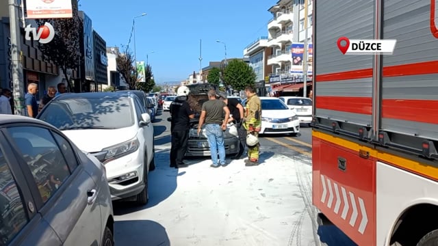 Düzce'de Seyir Halindeki Araçta Yangın