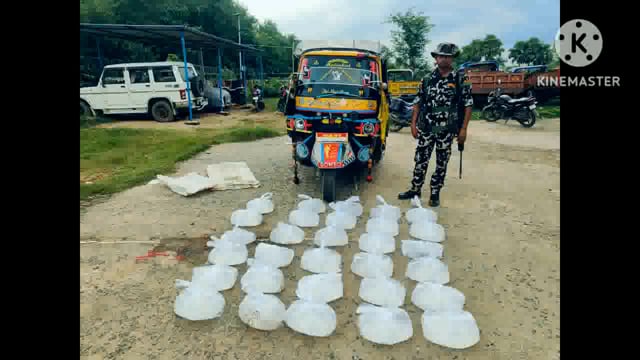 पुलिस ने एक टेंपो पर लगा 150 लीटर महुआ शराब किया बरामद टेंपो चालक हुआ फरार