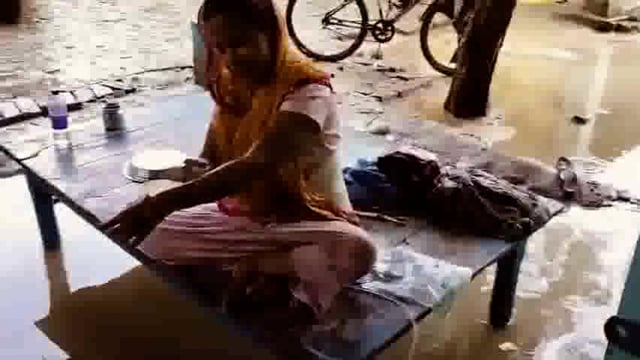 दो दिन से हो रही बारिश से पानी घर में घुसा