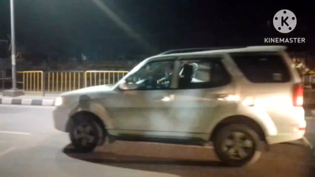 नशे की हालत में डिवाइडर पर चढ़ाई गाड़ी दूसरों की जान को लगाया दाऊपर