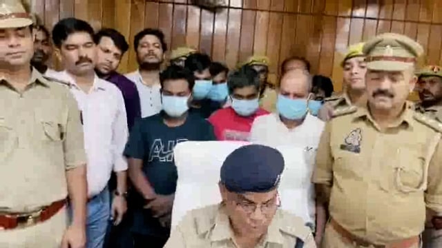 जनपद बहराइच अन्तर्जनपदीय चोरों के गिरोह का पर्दाफाश01 कार,  नकदी, भारी मात्रा में चोरी के जेवरात बरामद