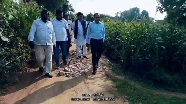 अलग अलग गांव के नवनिर्मित पीसीसी सड़क प्रखंड प्रमुख रवीश कुमार व चांदन बिडीयो अजेश कुमार ने  फीता काट कर किया उद्घाटन