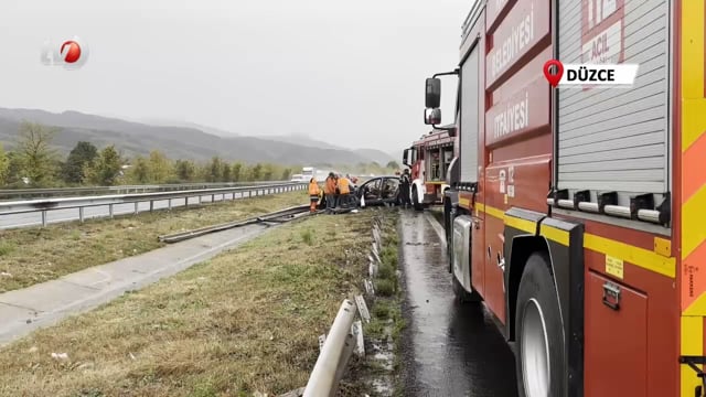 Bariyerleri Yerinden Söken Lüks Otomobil Hurdaya Döndü