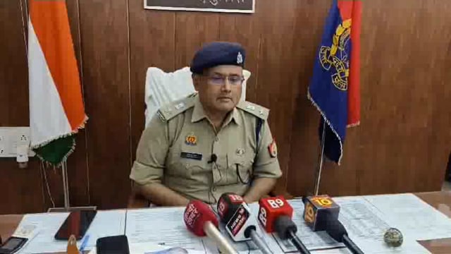 बेटे ने की बाप की हत्या,पत्नी ने लिखाया दामाद पर मुकदमा
पुलिस जांच में बेटा निकला हत्या आरोपी,गिरफ्तार
एएसपी संजय रॉय की बाइट