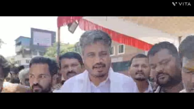 रोहीत पवार यांचा कोल्हापूर दौऱ्यावर असताना पत्रकारांशी संवाद साधला व करवीर निवासिनी श्री अंबाबाई चे दर्शन घेतले.