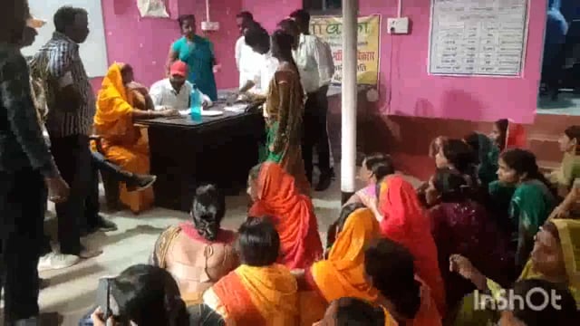 जीविका कैडरो ने विकाश सीएलएफ एवं जीविका कार्यालय में सौप ज्ञापन, अपनी मांगों को लेकर अनिश्चितकालीन हड़ताल