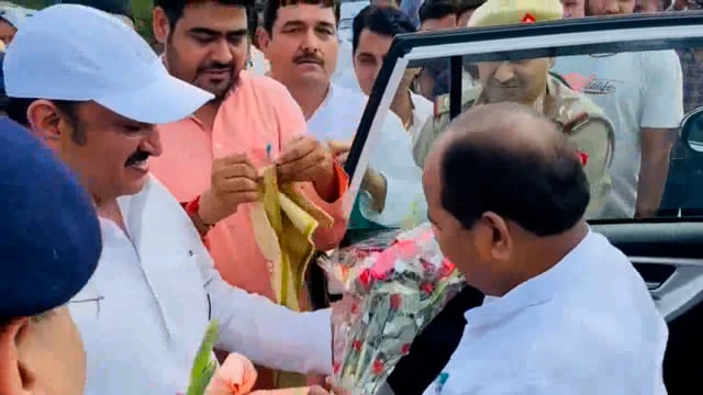 एक्सप्रेस-वे पर प्रदेश के कारागार मंत्री का किया गया जोरदार स्वागत।