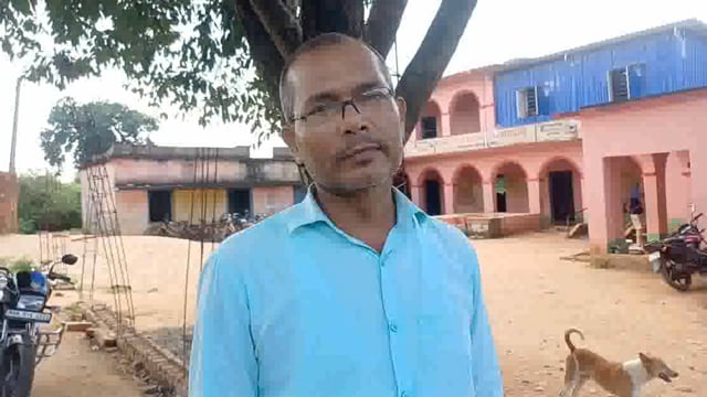 प्रखंड क्षेत्र के मध्य विद्यालय गाजोरायडीह प्रधानाध्यापक रामबाबू राय अधुरा बाउंड्रीवॉल पर क्या कुछ कहा जाने।