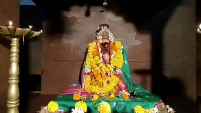 सोमनाथपुर येथील आईच्या मंदिरात उपजिल्हाधिकारी शुशांत शिंदे यांच्या हस्ते देवीची घटस्थापना