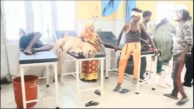 थाना सदर बाजार स्थित पुलिस लाइन के समीप वाइक को बचाने के चक्कर में श्रद्धालु से भरा ऑटो पलटा पांच घायल अस्पताल में कराया