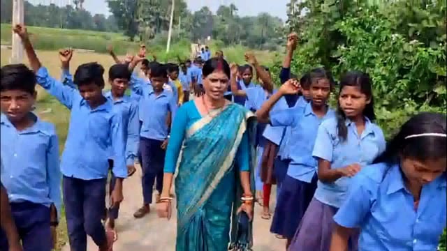 गांधी जयंती के मौके पर प्रभात फेरी के साथ ही विद्यालय में प्रतियोगिता कार्यक्रम का किया गया आयोजन