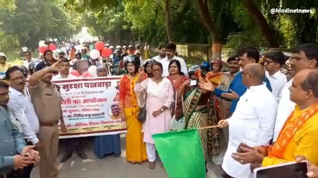 मऊ जनपद पहुंचे प्रभारी मंत्री गिरीश चंद यादव ,सड़क सुरक्षा पखवाड़ा कार्यक्रम को दिखाई हरी झंडी 