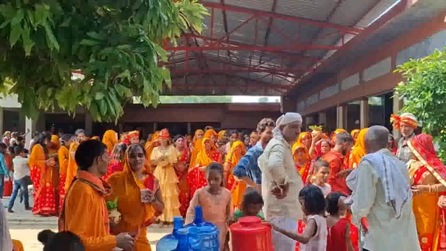 शारदीय नवरात्र शुभारंभ को लेकर निकली गई भव्य कलश यात्रा।
